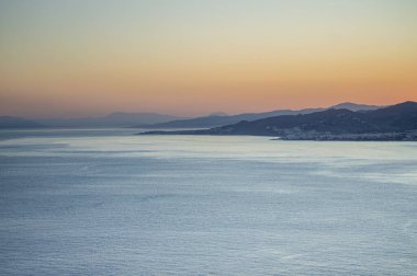 Akdeniz kıyısında gün batımı. La Herradura, Andulasia, Güney İspanya