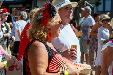 TORREMOLINOS, SPAIN - 24 Eylül 2023: 24 Eylül 2023 tarihinde İspanya 'nın Torremolinos kentindeki fuarın ilk günü olarak geleneksel San Miguel Romeria (Romeria de San Miguel) festivalinde hacılar