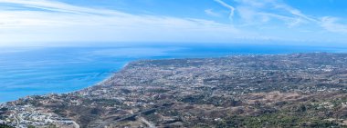 Akdeniz 'e ve Mijas zirvesinden Endülüs' e, Malaga 'ya, İspanya' ya kadar çevresindeki şehirlere panoramik bir bakış