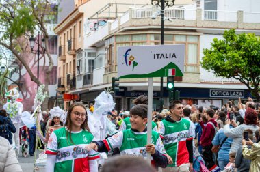 FUENGIROLA, İspanya - 1 Mayıs 2024: Fuengirola, İspanya 'daki Uluslararası Fuar Fuarı' nın açılış töreni