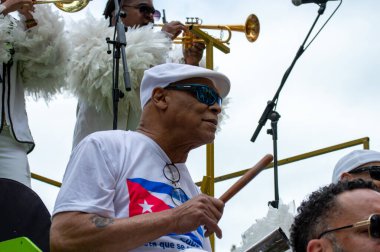 FUENGIROLA, İspanya - 1 Mayıs 2024: Fuengirola, İspanya 'daki Uluslararası Fuar Fuarı' nın açılış töreni