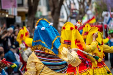 FUENGIROLA, İspanya - 1 Mayıs 2024: Fuengirola, İspanya 'daki Uluslararası Fuar Fuarı' nın açılış töreni