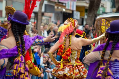 FUENGIROLA, İspanya - 1 Mayıs 2024: Fuengirola, İspanya 'daki Uluslararası Fuar Fuarı' nın açılış töreni