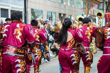 FUENGIROLA, İspanya - 1 Mayıs 2024: Fuengirola, İspanya 'daki Uluslararası Fuar Fuarı' nın açılış töreni