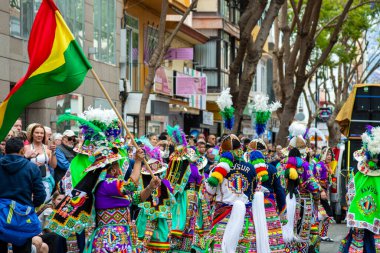 FUENGIROLA, İspanya - 1 Mayıs 2024: Fuengirola, İspanya 'daki Uluslararası Fuar Fuarı' nın açılış töreni