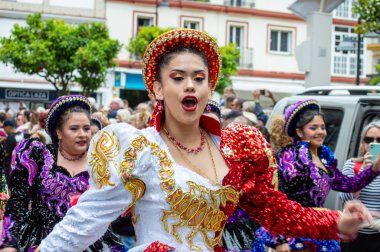 FUENGIROLA, İspanya - 1 Mayıs 2024: Fuengirola, İspanya 'daki Uluslararası Fuar Fuarı' nın açılış töreni