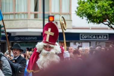 FUENGIROLA, İspanya - 1 Mayıs 2024: Fuengirola, İspanya 'daki Uluslararası Fuar Fuarı' nın açılış töreni
