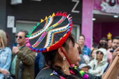 FUENGIROLA, İspanya - 1 Mayıs 2024: Fuengirola, İspanya 'daki Uluslararası Fuar Fuarı' nın açılış töreni