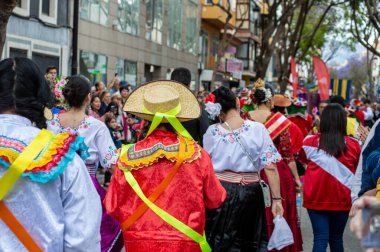 FUENGIROLA, İspanya - 1 Mayıs 2024: Fuengirola, İspanya 'daki Uluslararası Fuar Fuarı' nın açılış töreni