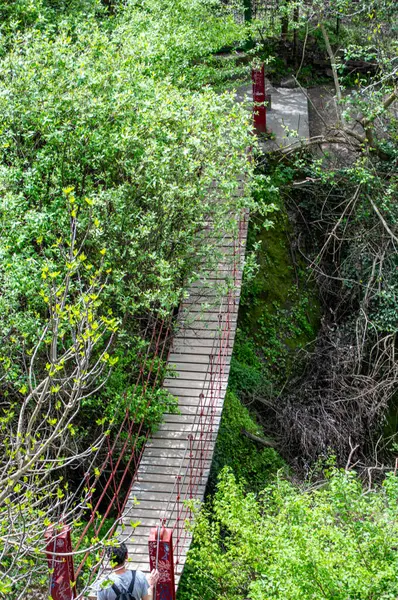 Monachil, Granada, İspanya 'daki Monachil nehri üzerinde Sabina' nın yürüyüş yolu.