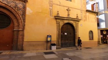 MALAGA, İspanya - 13 Ağustos 2023: Malaga, İspanya 'daki Parroquia Santiago Apostol Kilisesi