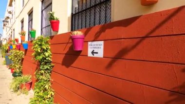 MALAGA, İspanya - 13 Ağustos 2023: İspanya 'nın Malaga kentindeki tarihi şehir merkezinde yürüyüş