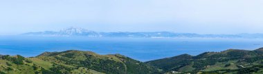 İspanya 'nın Tarifa kentindeki Gibraltar Boğazı' nın panoramik görüntüsü