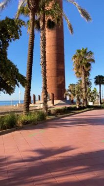 MALAGA, İspanya - 22 Haziran 2024: 22 Haziran 2024 'te İspanya' nın Malaga kentindeki deniz gezintisinde yürüyüş