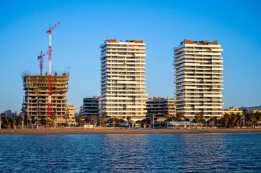 MALAGA, İspanya - 22 Haziran 2024: 22 Haziran 2024 'te İspanya' nın Malaga kentindeki deniz gezintisinde yürüyüş