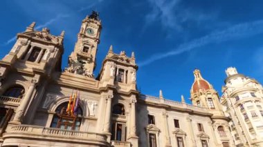 VALENCIA, İspanya - 2 Şubat 2024: İspanya Mimarisi 2 Şubat 2024 tarihinde İspanya 'nın Valencia kentindeki kamu ticari ve tarihi caddelerde