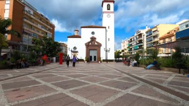 FUENGIROLA, İspanya - 17 Şubat 2024: Fuengirola, İspanya 'da Anayasa Meydanı