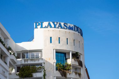 BANUS, İSPA - 16 Mart 2024: Banus, İspanya 'da Deniz Gezisi Yürüyüşü