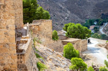 ANTEQUERA, İspanya - 17 Eylül 2023: Antequera, İspanya 'daki Alcazaba kalesi 17 Eylül 2023