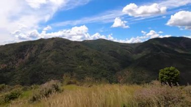 Sierra de las Nieves Ulusal Parkı 'ndaki Genal Vadisi' nin muhteşem manzarası, Endülüs, Güney İspanya