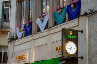 MALAGA, İspanya - 13 Ağustos 2023 'te İspanya' nın Malaga kentindeki Larios caddesinde sabah yürüyüşü