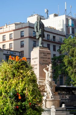 MALAGA, İspanya - 13 Ağustos 2023 'te İspanya' nın Malaga kentindeki Larios caddesinde sabah yürüyüşü