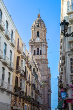 MALAGA, İspanya - 13 Ağustos 2023 'te İspanya' nın Malaga kentindeki Larios caddesinde sabah yürüyüşü