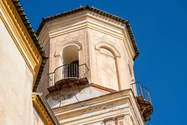 MALAGA, İspanya - 13 Ağustos 2023 'te İspanya' nın Malaga kentindeki tarihi caddelerde sabah yürüyüşü