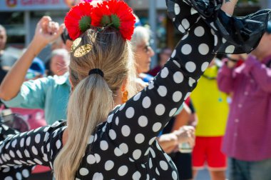 TORREMOLINOS, SPAIN - 24 Eylül 2023: 24 Eylül 2023 tarihinde İspanya 'nın Torremolinos kentindeki fuarın ilk günü olarak geleneksel San Miguel Romeria (Romeria de San Miguel) festivalinde hacılar