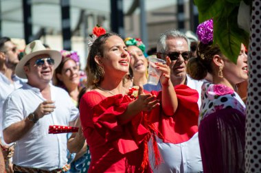 TORREMOLINOS, SPAIN - 24 Eylül 2023: 24 Eylül 2023 tarihinde İspanya 'nın Torremolinos kentindeki fuarın ilk günü olarak geleneksel San Miguel Romeria (Romeria de San Miguel) festivalinde hacılar