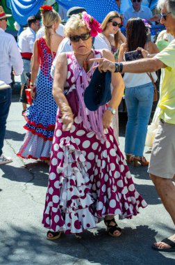 TORREMOLINOS, SPAIN - 24 Eylül 2023: 24 Eylül 2023 tarihinde İspanya 'nın Torremolinos kentindeki fuarın ilk günü olarak geleneksel San Miguel Romeria (Romeria de San Miguel) festivalinde hacılar