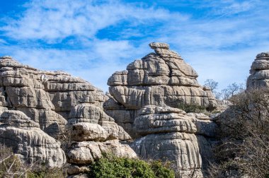 Torcal de Antequerra Ulusal Parkı 'nda yürüyüş, kireçtaşı kaya oluşumları ve Endülüs, Malaga, İspanya' da alışılmadık karst şekilleriyle tanınan.