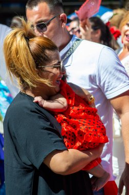 TORREMOLINOS, SPAIN - 24 Eylül 2023: 24 Eylül 2023 tarihinde İspanya 'nın Torremolinos kentindeki fuarın ilk günü olarak geleneksel San Miguel Romeria (Romeria de San Miguel) festivalinde hacılar