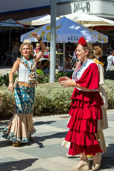 TORREMOLINOS, SPAIN - 24 Eylül 2023: 24 Eylül 2023 tarihinde İspanya 'nın Torremolinos kentindeki fuarın ilk günü olarak geleneksel San Miguel Romeria (Romeria de San Miguel) festivalinde hacılar