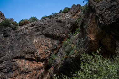 Monachil, Granada, İspanya 'daki Monachil nehri üzerinde Sabina' nın yürüyüş yolu.