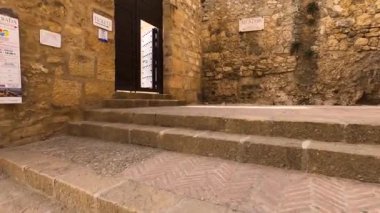 ANTEQUERA, İspanya - 17 Eylül 2023: Antequera, İspanya 'daki Alcazaba kalesi 17 Eylül 2023