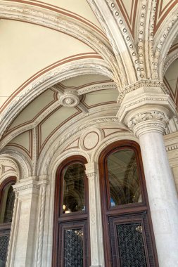 Viyana, AUSTRIA - 18 Temmuz 2024 Viyana Devlet Opera Binası. Tarihi opera binası, Avusturya 'nın Viyana şehrinin 18 Temmuz 2024 tarihli simgesi ve simgesidir.