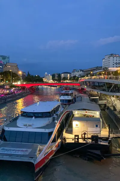 stock image VIENNA, AUSTRIA - JULY 18, 2024: Night view of Danube channel in Vienna, Austria on July 18, 2024