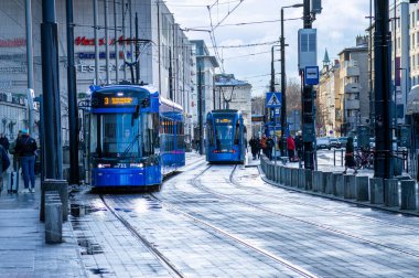 KRAKOW, POLAND - 21 Aralık 2023: Krakow, Polonya 'da tramvay durağı
