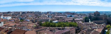 SALAMANCA, İspanya - 17 Eylül 2024: İspanya 'nın Salamanca kentindeki panoramik manzara