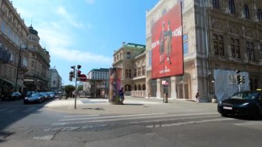 Viyana, AUSTRIA - 18 Temmuz 2024 Viyana Devlet Opera Binası. Tarihi opera binası, Avusturya 'nın Viyana şehrinin 18 Temmuz 2024 tarihli simgesi ve simgesidir.