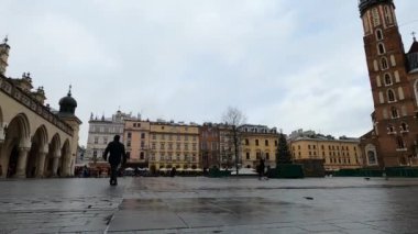 KRAKOW, POLAND - 21 Aralık 2023: Krakow, Polonya 'da Aziz Marys Bazilikası