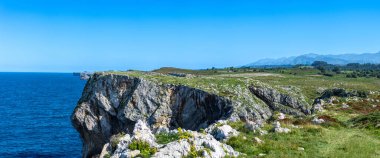 Pria Havadeliği olarak da bilinen Cantabrian Denizi 'ndeki Pria Bufones kayalıkları İspanya' nın Asturias kentinin kuzey kıyısında bulunan büyüleyici bir doğal jeolojik fenomendir..