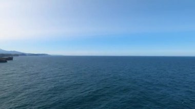 Pria Havadeliği olarak da bilinen Cantabrian Denizi 'ndeki Pria Bufones kayalıkları İspanya' nın Asturias kentinin kuzey kıyısında bulunan büyüleyici bir doğal jeolojik fenomendir..