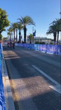 TORREMOLINOS, İspanya - 17 Ekim 2024: Dünya Triatlon Şampiyonası finali 17 Ekim 2024 tarihinde İspanya 'nın Torremolinos kentinde
