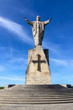 Oviedo, İspanya - 16 Eylül 2024: Oviedo, İspanya 'da İsa' nın Kutsal Kalbi anıtı