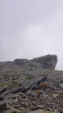 Bulutlu dağların üzerinden Mulhacen Tepesi 'ne, Sierra Nevada Ulusal Parkı' na, Endülüs 'e, İspanya' ya
