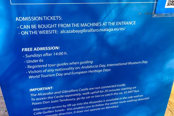 MALAGA, İspanya - 29 Eylül 2024: Malaga, İspanya 'da Castillo de Gibralfaro' ya Giriş