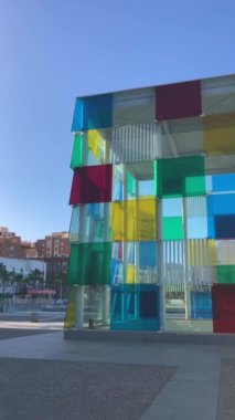MALAGA, İspanya - 29 Eylül 2024: Centre Pompidou, Malaga, İspanya 29 Eylül 2024