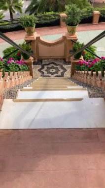 TORREMOLINOS, SPAIN - 25 Ekim 2024: Navajas Sarayı, 1925 'teki Mağribi canlanmasının fayanslarıyla süslenmiş bir saray, Torremolinos, İspanya' da 25 Ekim 2024 'te